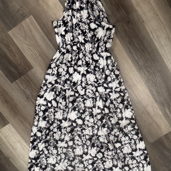 Floral Black and White Womens Maxi Dress Size Medium - Picture 5 of 8